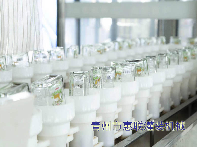 全自動洗瓶機工作現(xiàn)場