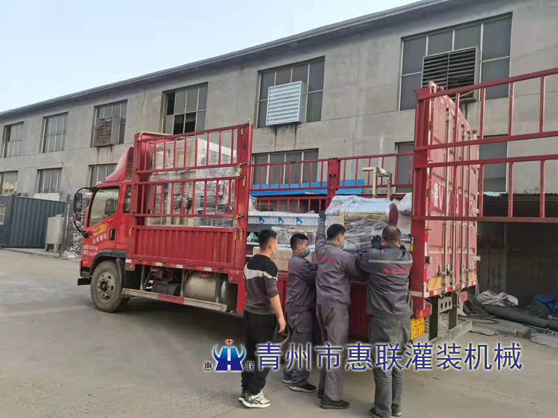 洗瓶機廠家發(fā)貨現(xiàn)場